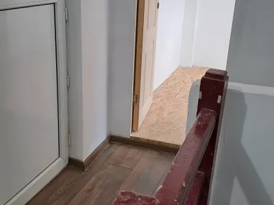 hol spatios cu parchet vanzare cumparare apartament Sector 4 București